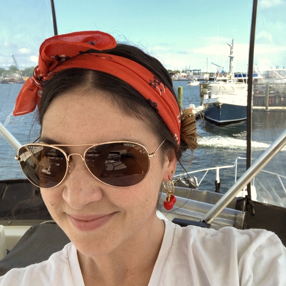 Meet your Posher, Lauren - Picture 2 of 3